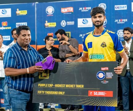 Purple Cap presentation for the highest wicket taker