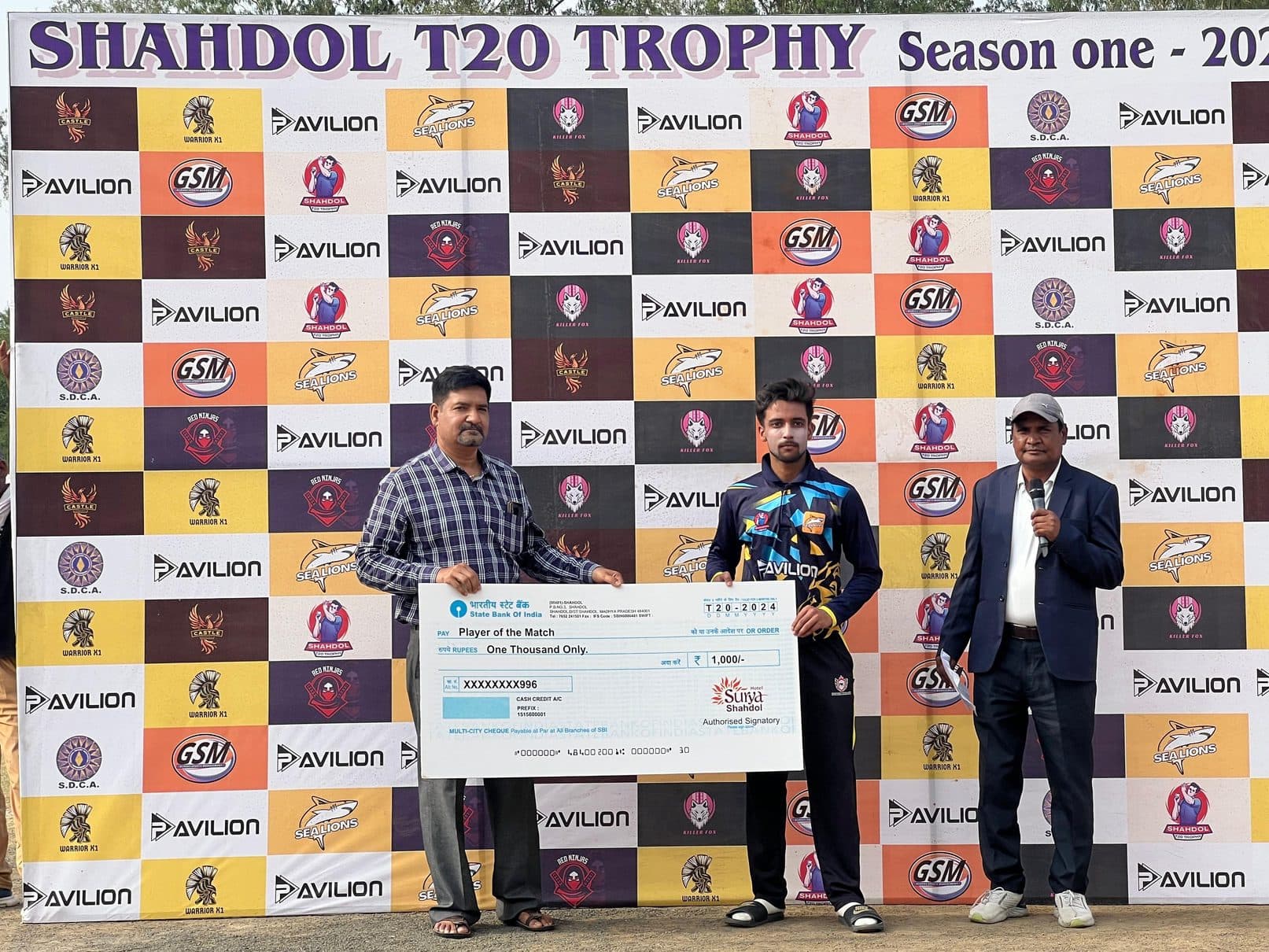 Player of the match cheque presentation at the Shahdol T20 Trophy